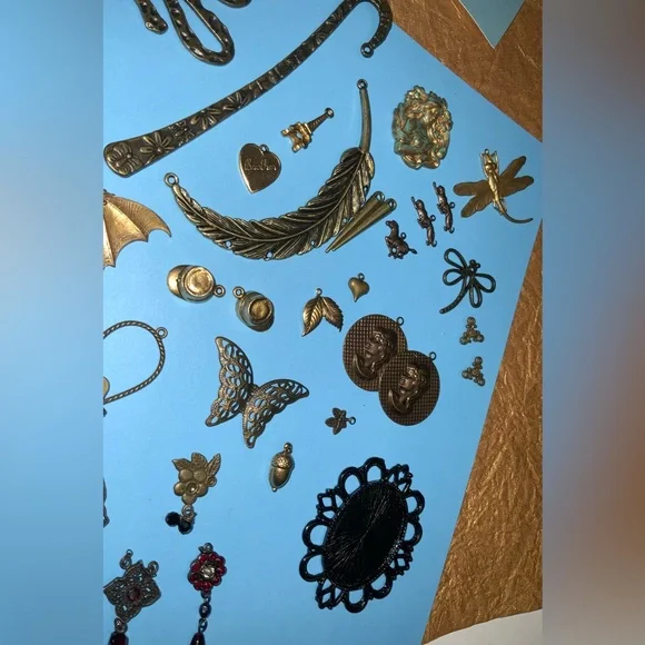 Huge Assorted Lot of Gold and Antique Bronze Pendant & Charms Collection - Lot 1 - Picture 11 of 16